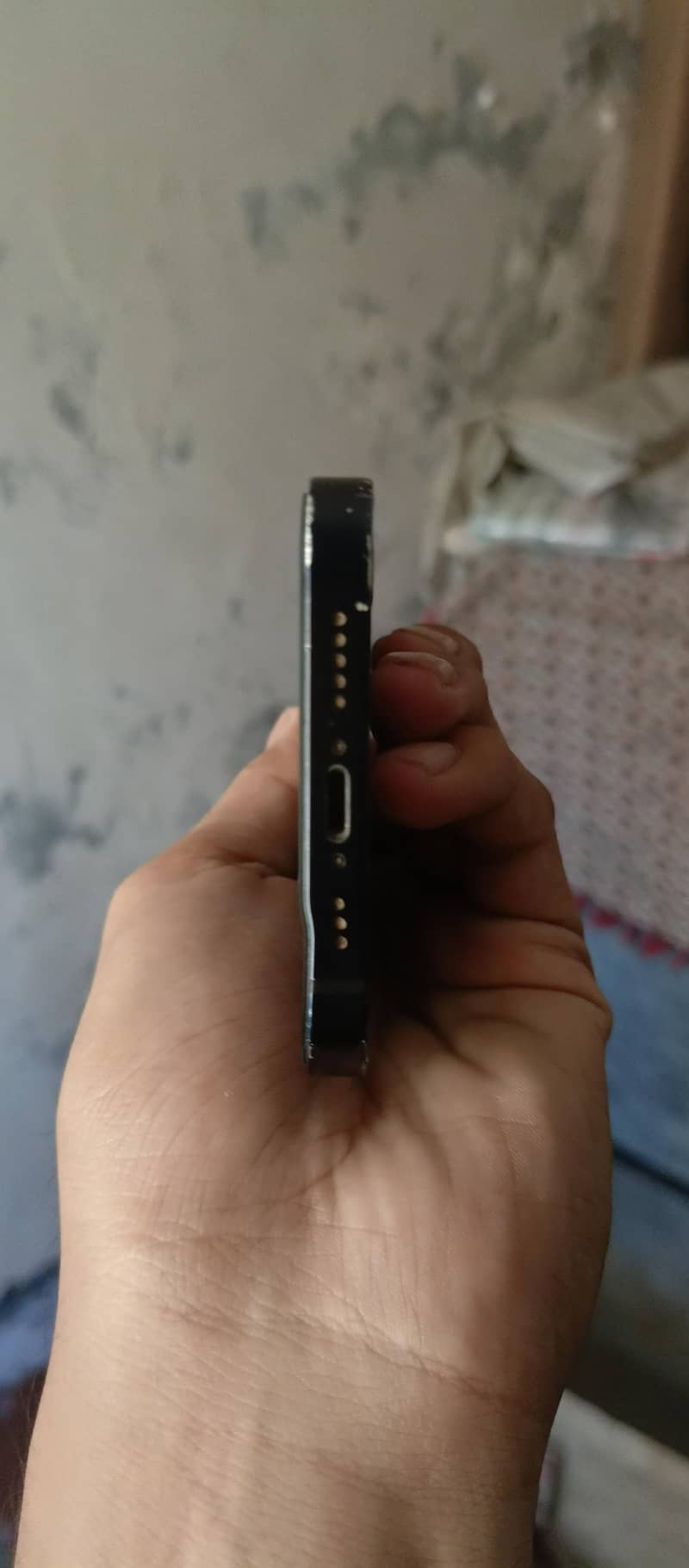 Apple iPhone 12 4