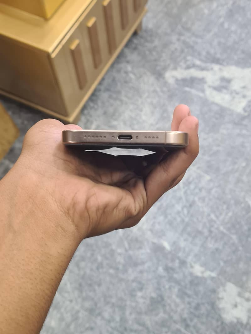 iPhone 16 Pro maxx 6