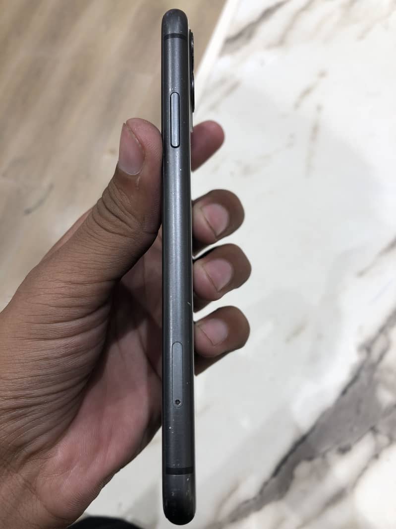 Apple iPhone 11 7