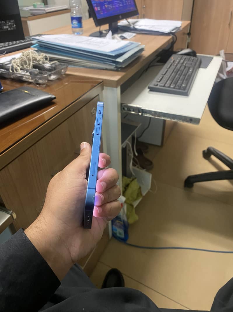 Apple iPhone 13 mini 4