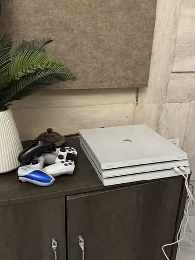 PlayStation 4 Pro JailBreak Itb (Glacier White)