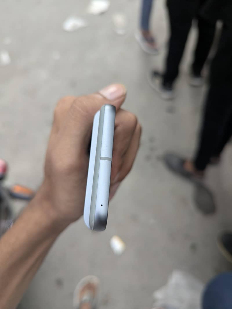 Google Pixel 8 4