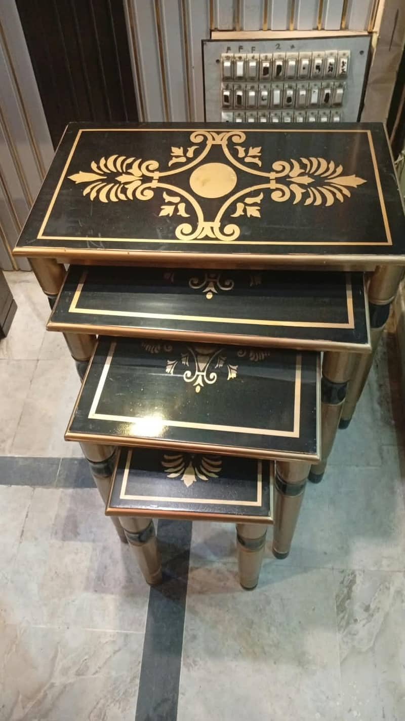 dinning table. 4pc tea tables 1