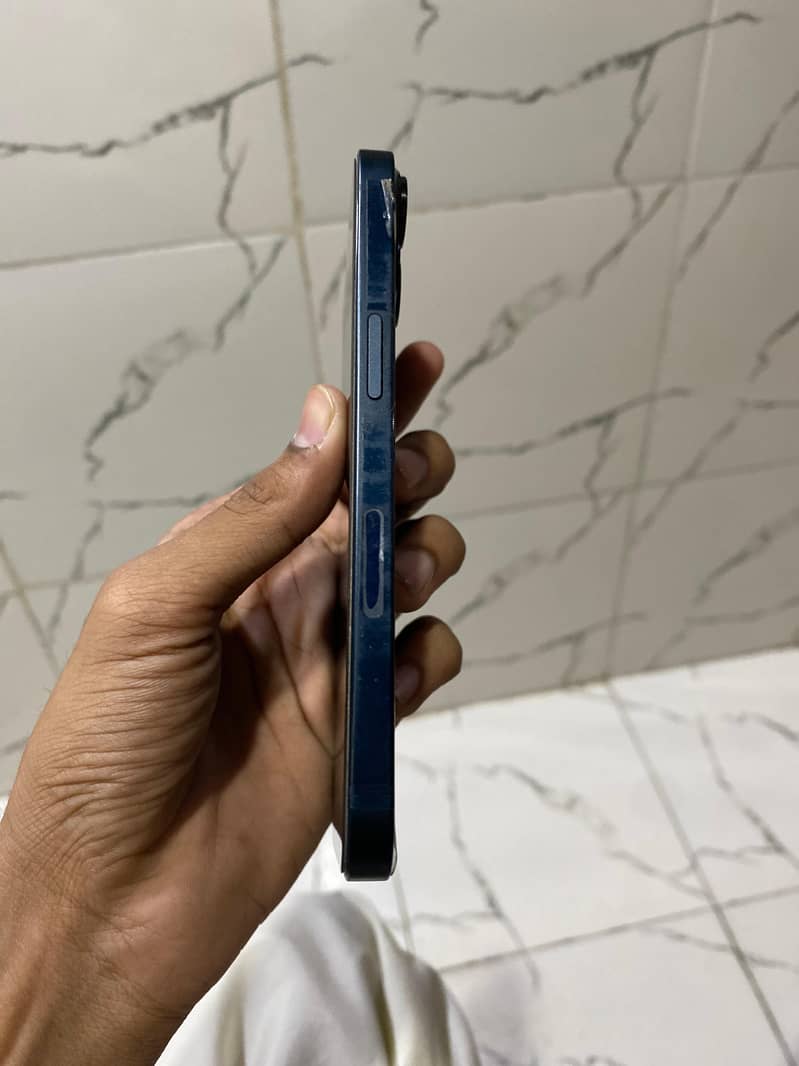 Apple iPhone 13 1