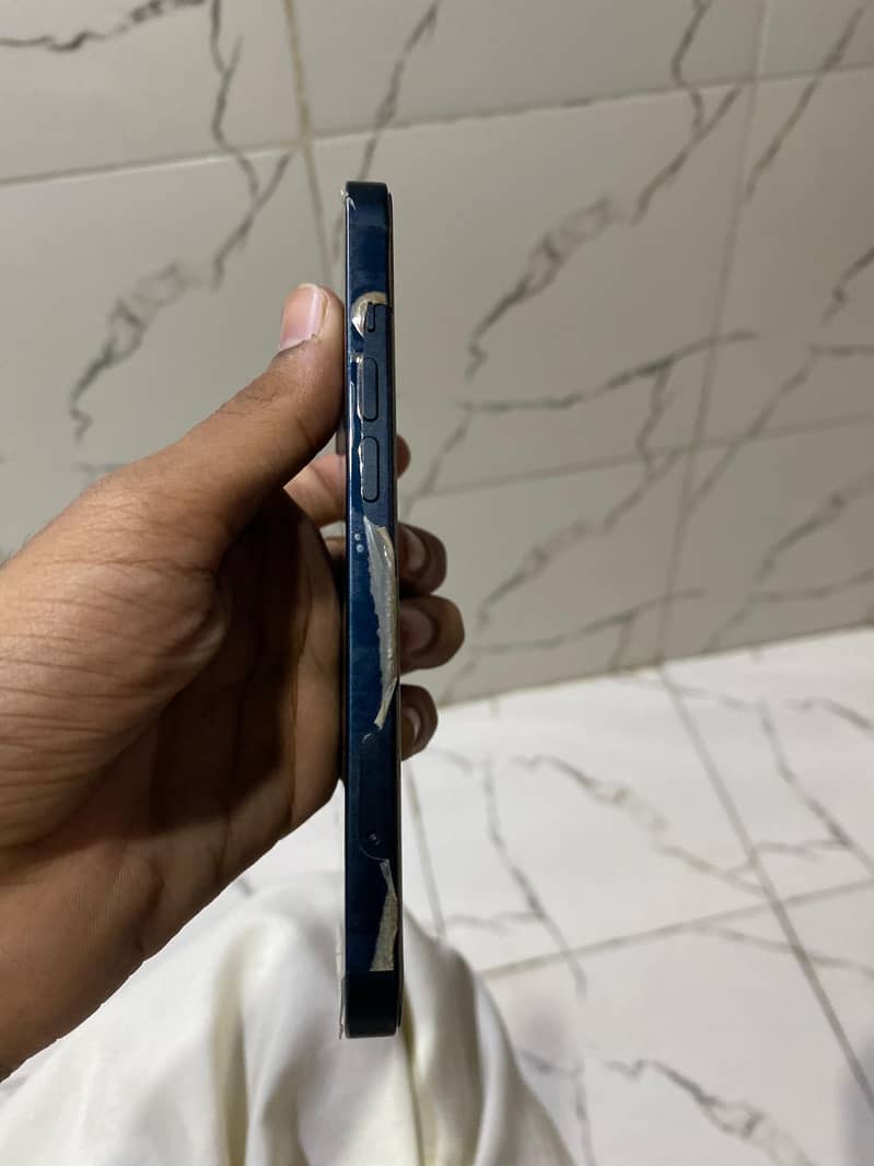 Apple iPhone 13 7