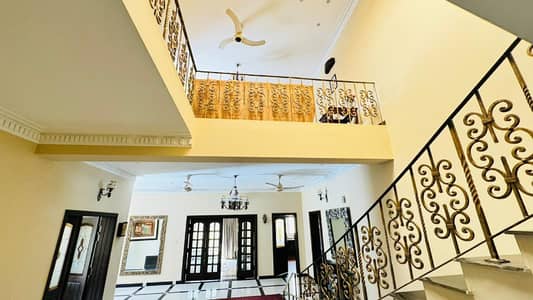 F-8 622 Square Yead House AC Installed, 7 Bedroom Drawing, Dining, TV Lounge, Basement Hall,