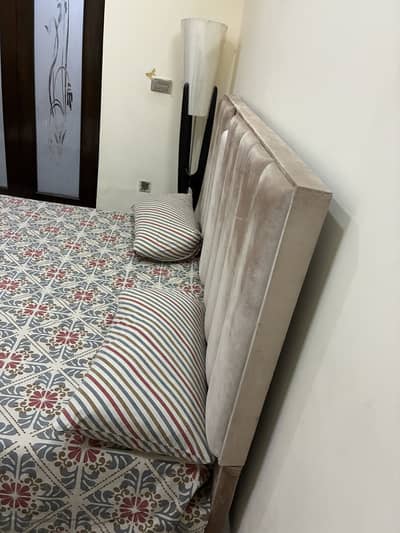 King Size Bed Aur L-Shape Sofa Set For Sale