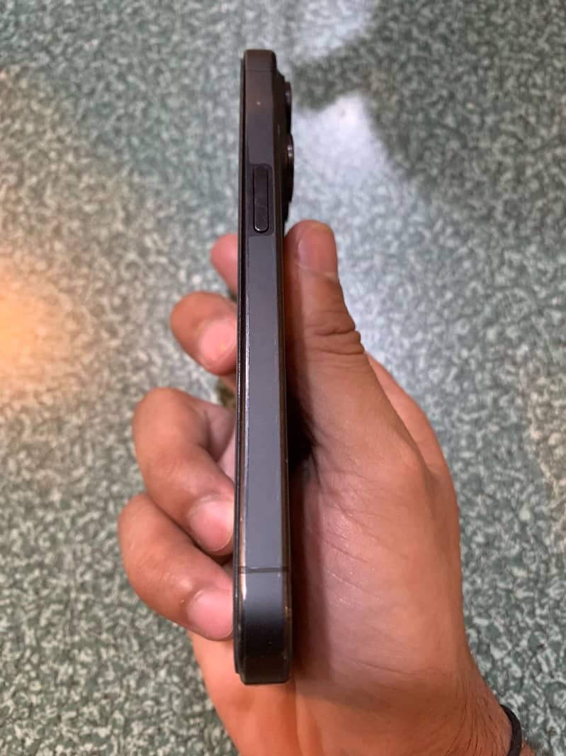 Apple iPhone 15 Pro 0