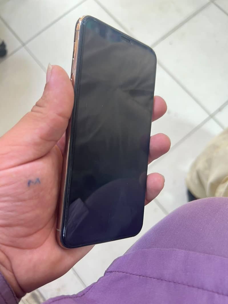iPhone 11 Pro Max 1