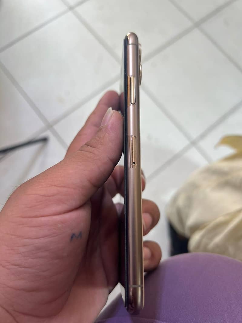 iPhone 11 Pro Max 2