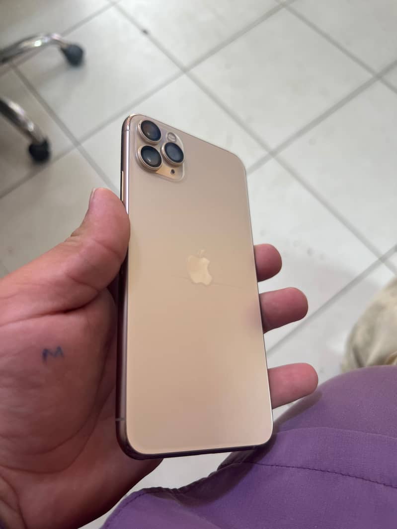 iPhone 11 Pro Max 4