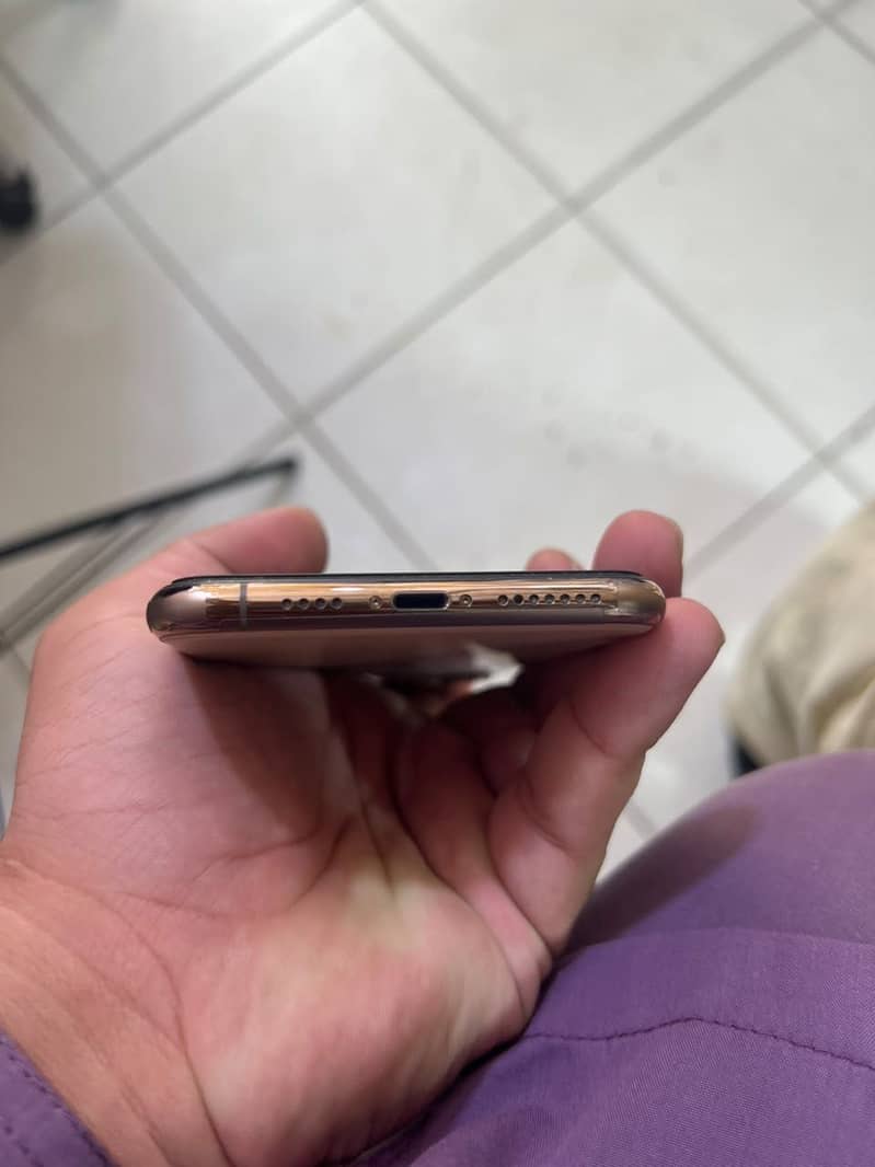 iPhone 11 Pro Max 5