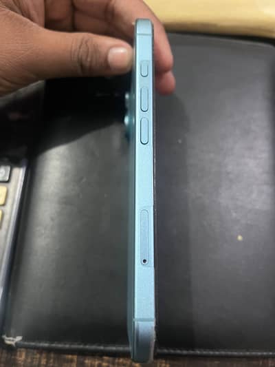 Apple iPhone 16