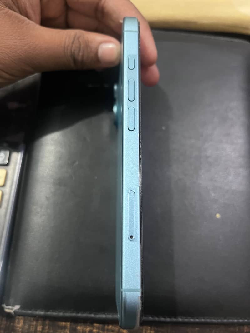 Apple iPhone 16 0
