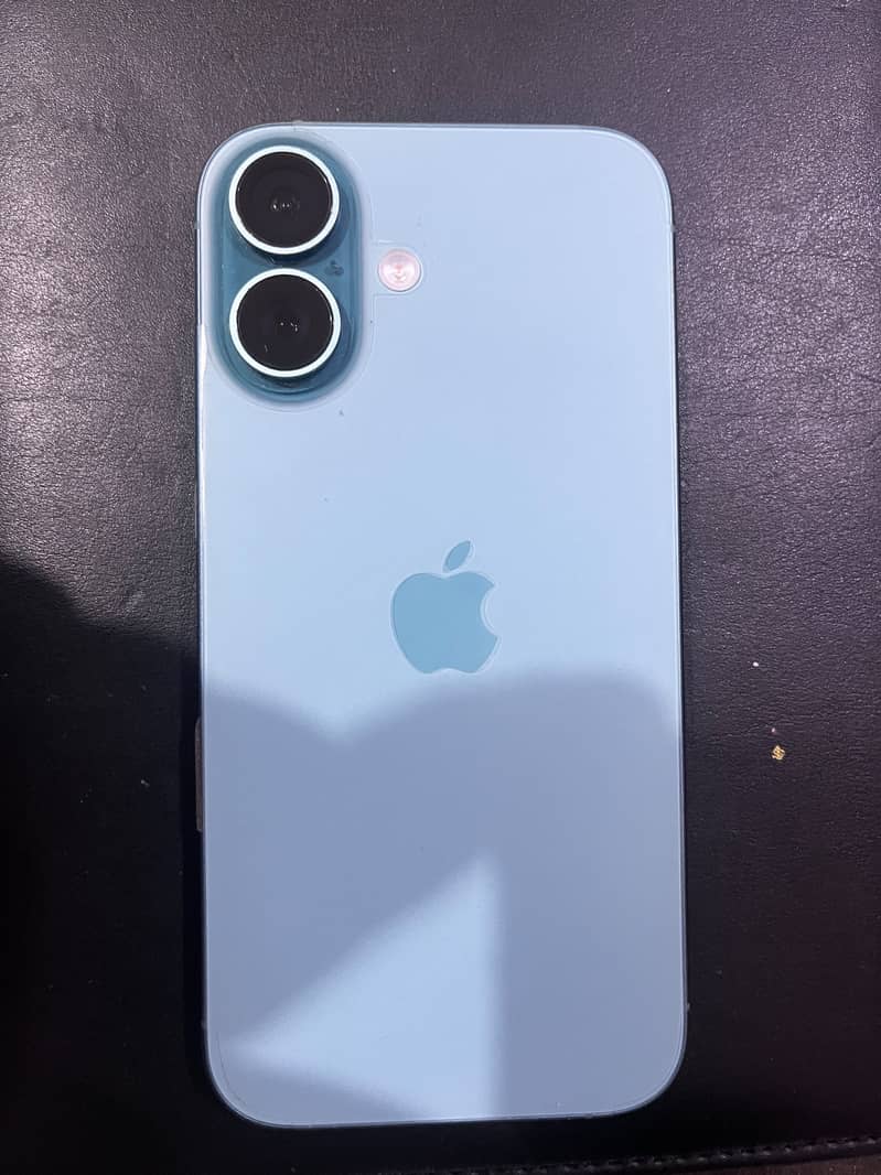Apple iPhone 16 3