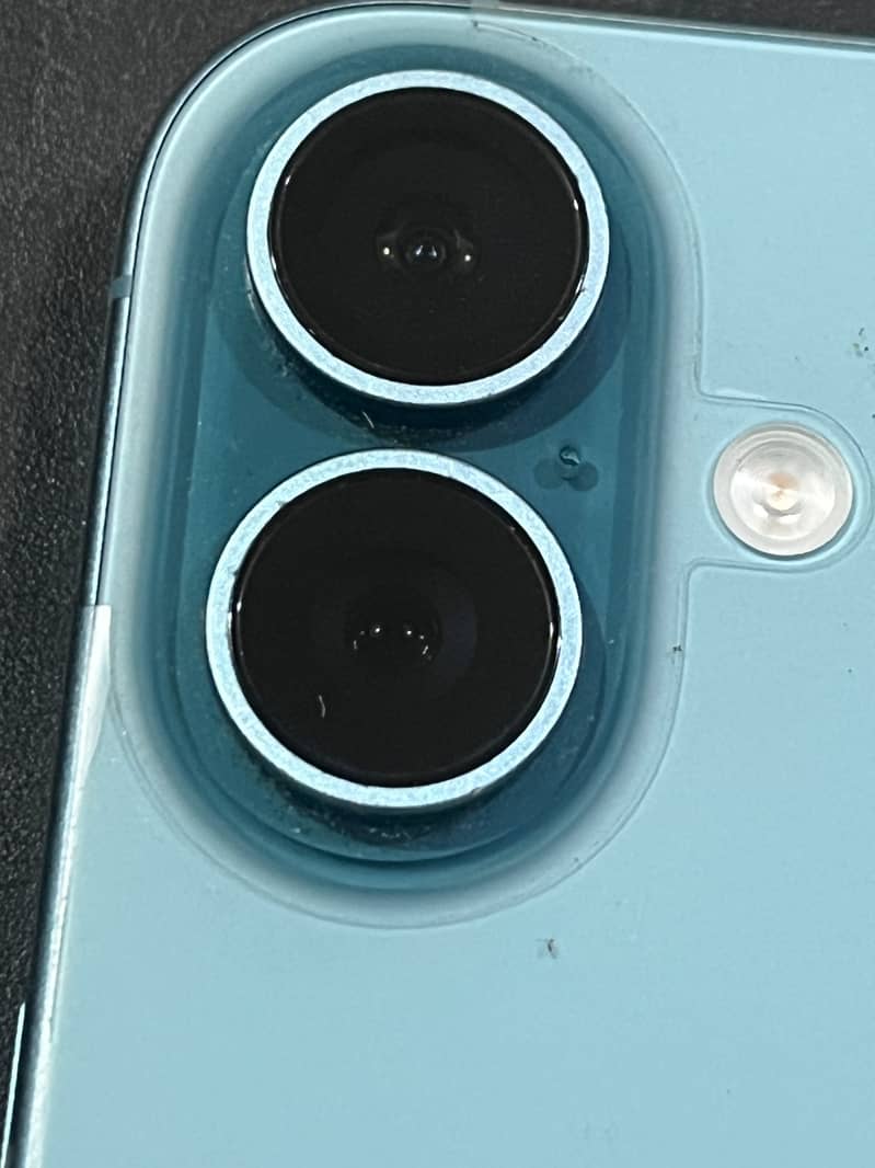 Apple iPhone 16 4