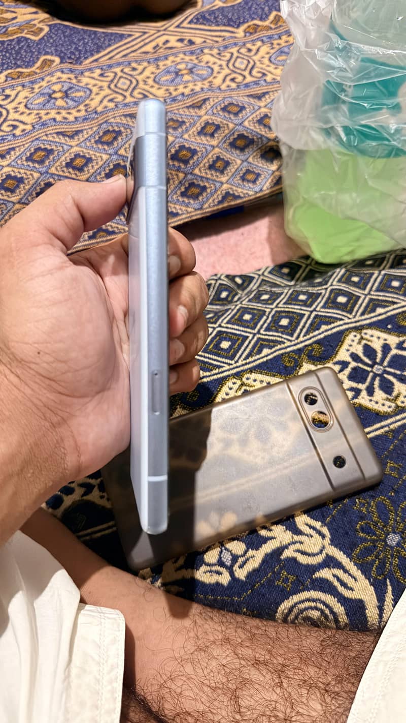 Google Pixel 7a 5