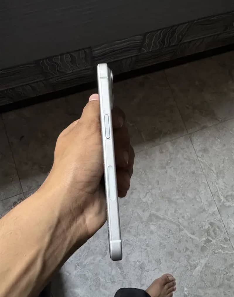 Apple iPhone 15 5