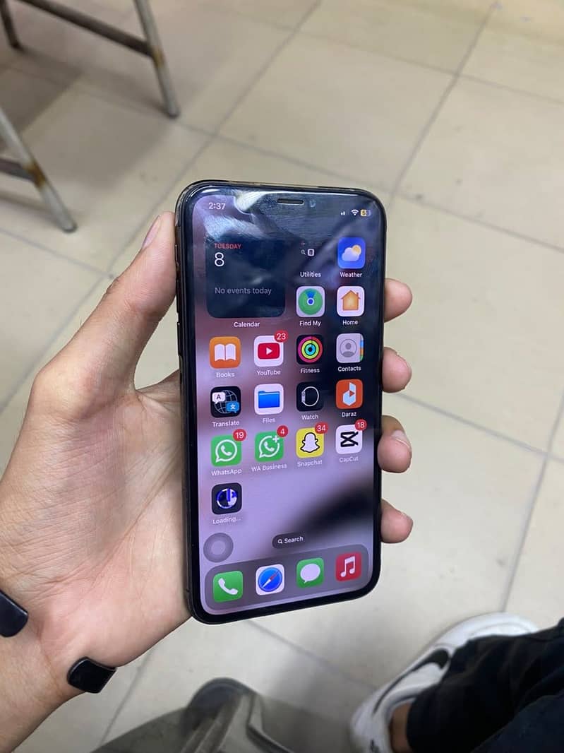 Apple iPhone X 4