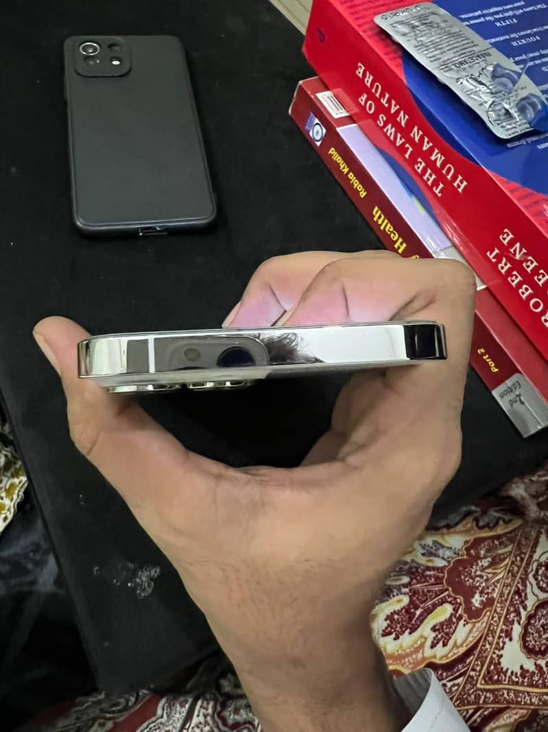 Apple iPhone 13 Pro Max 5