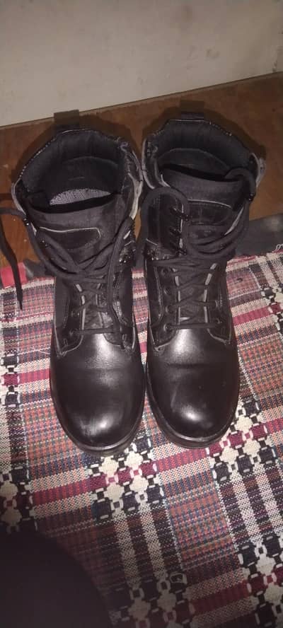 7 Number shoes hai diba ni hai asa hi hai
