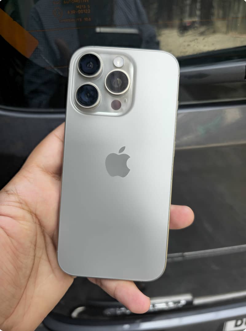 Apple iPhone 16 Pro 0