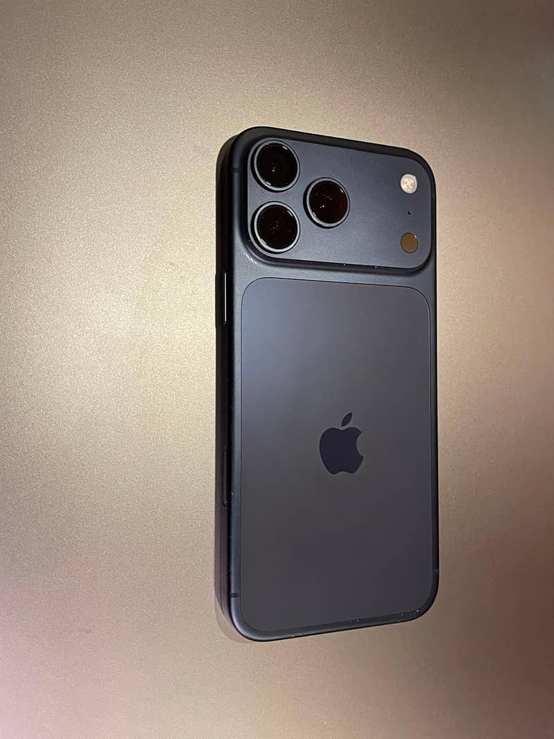 Apple iPhone 17 Pro Max 0