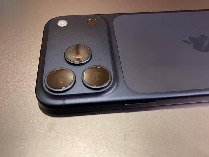 Apple iPhone 17 Pro Max 4