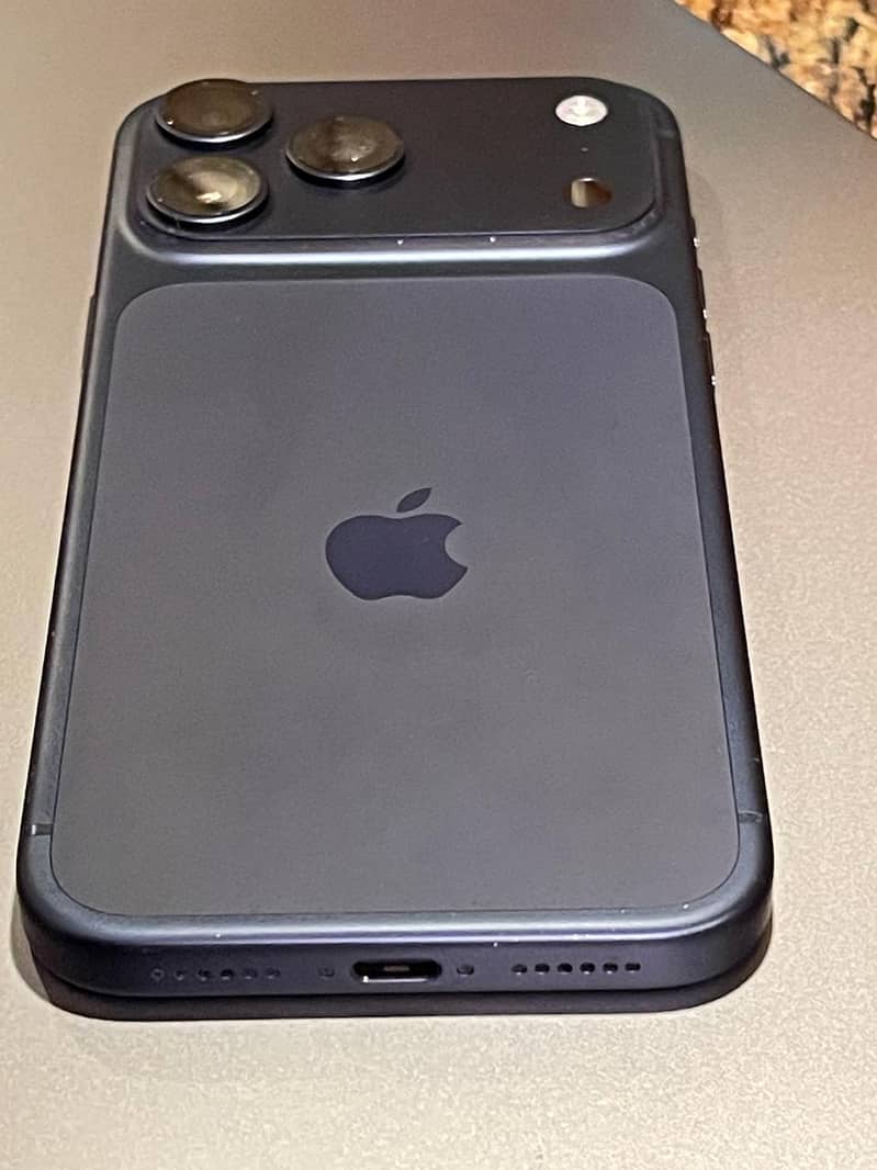 Apple iPhone 17 Pro Max 7