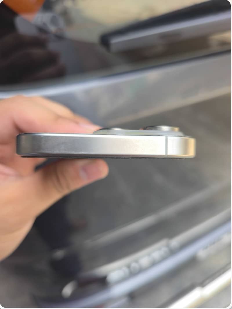Apple iPhone 16 Pro 4