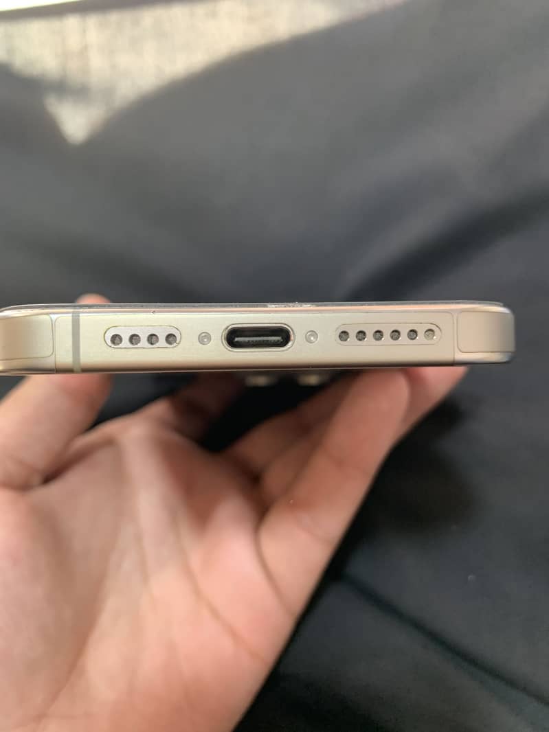 Apple iPhone 15 Pro Max 3