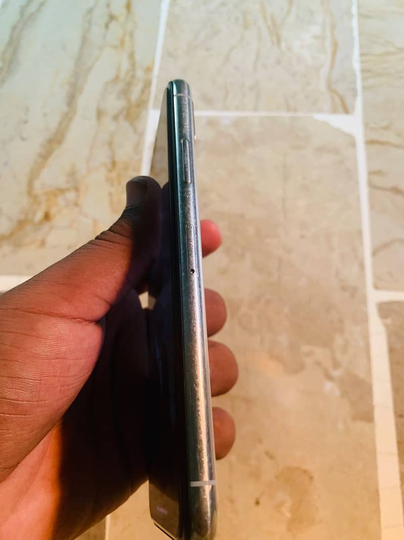 Apple iPhone X 3