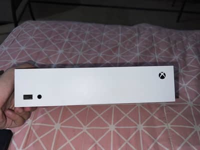 Xbox One Series S 512 GB With 2 Controllers