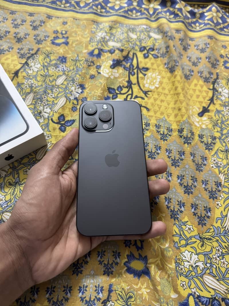 Apple iPhone 14 Pro Max 1