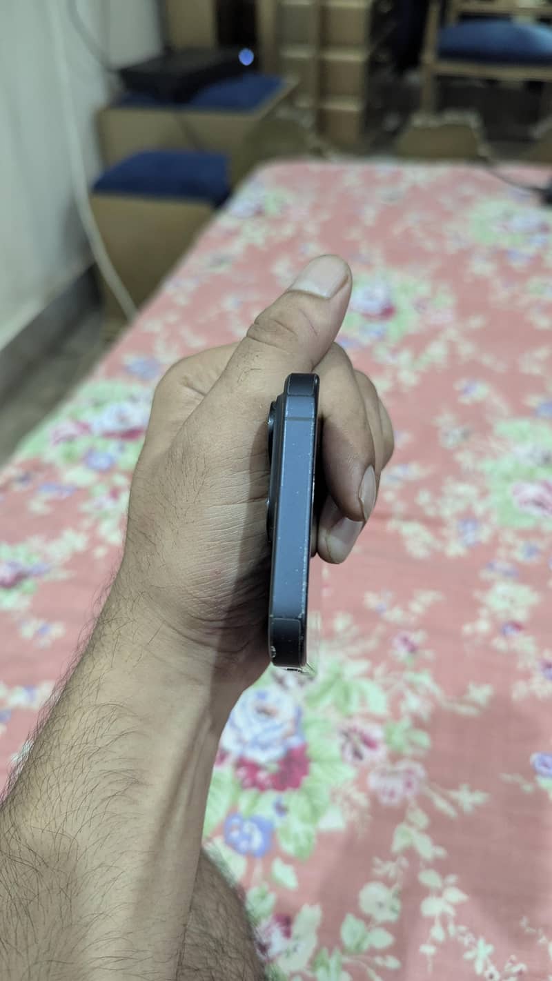 Apple iPhone 15 Pro 4