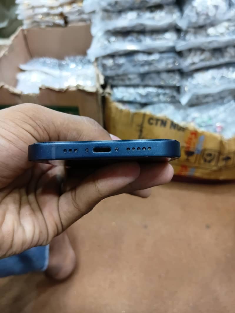 Apple iPhone 12 4
