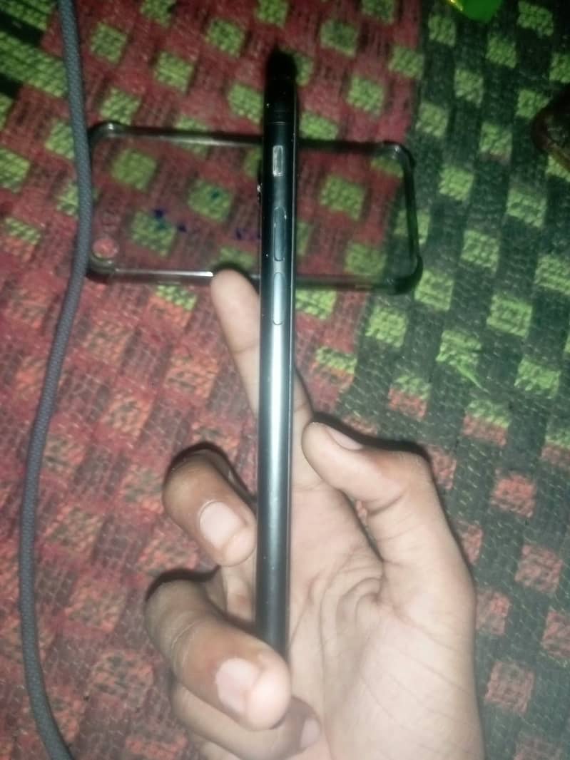 Apple iPhone 7 3
