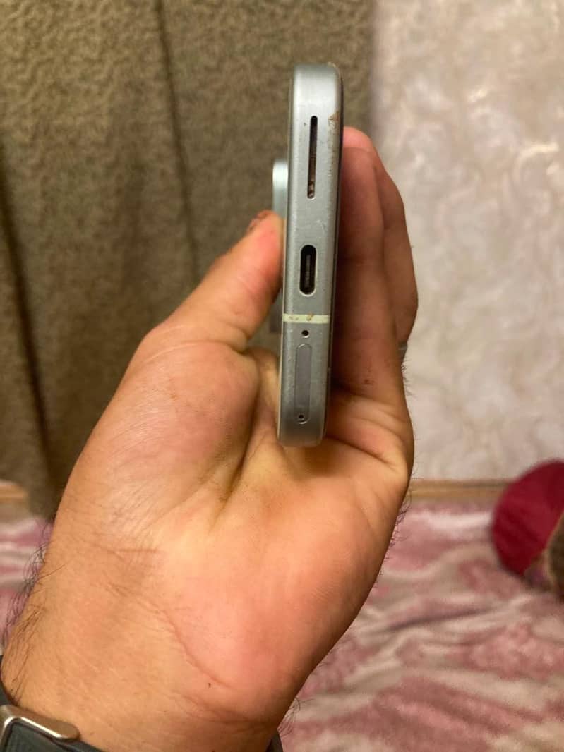 Google Pixel 9 4