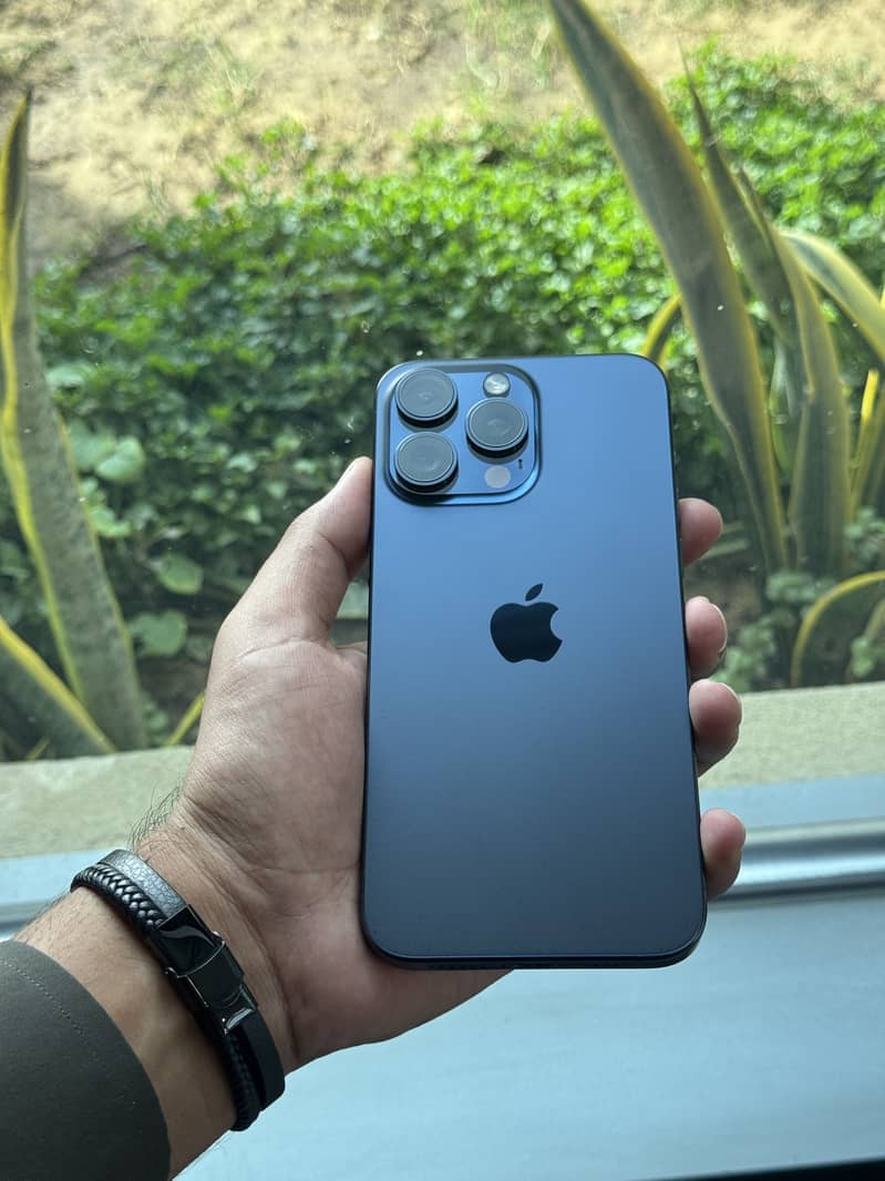 Apple iPhone 15 Pro Max 0