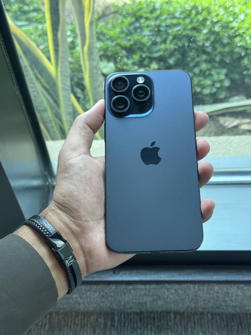 Apple iPhone 15 Pro Max 1