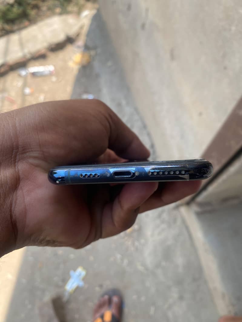 Apple iPhone 11 Pro Max 4
