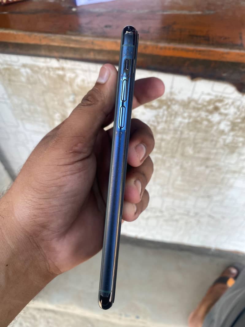 Apple iPhone 11 Pro Max 7