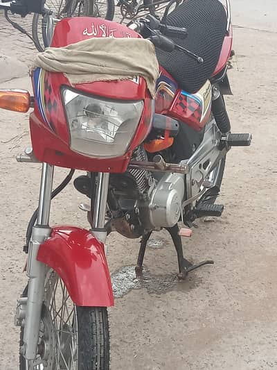 deluxe honda 125  بالکل اوکے حالت میں ٹائر نیو انجن اوکے کاغذات مکمل