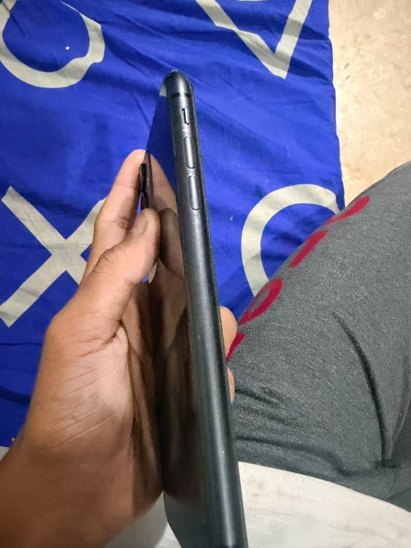 Apple iPhone 11 3