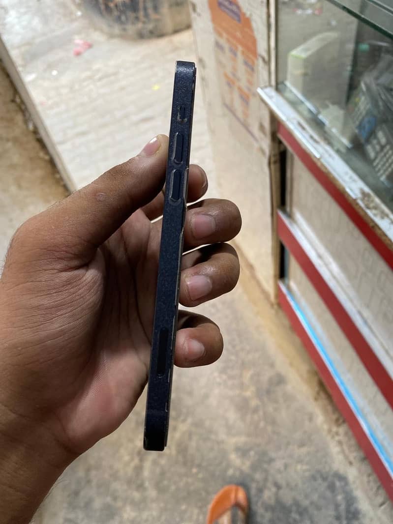 Apple iPhone 12 2