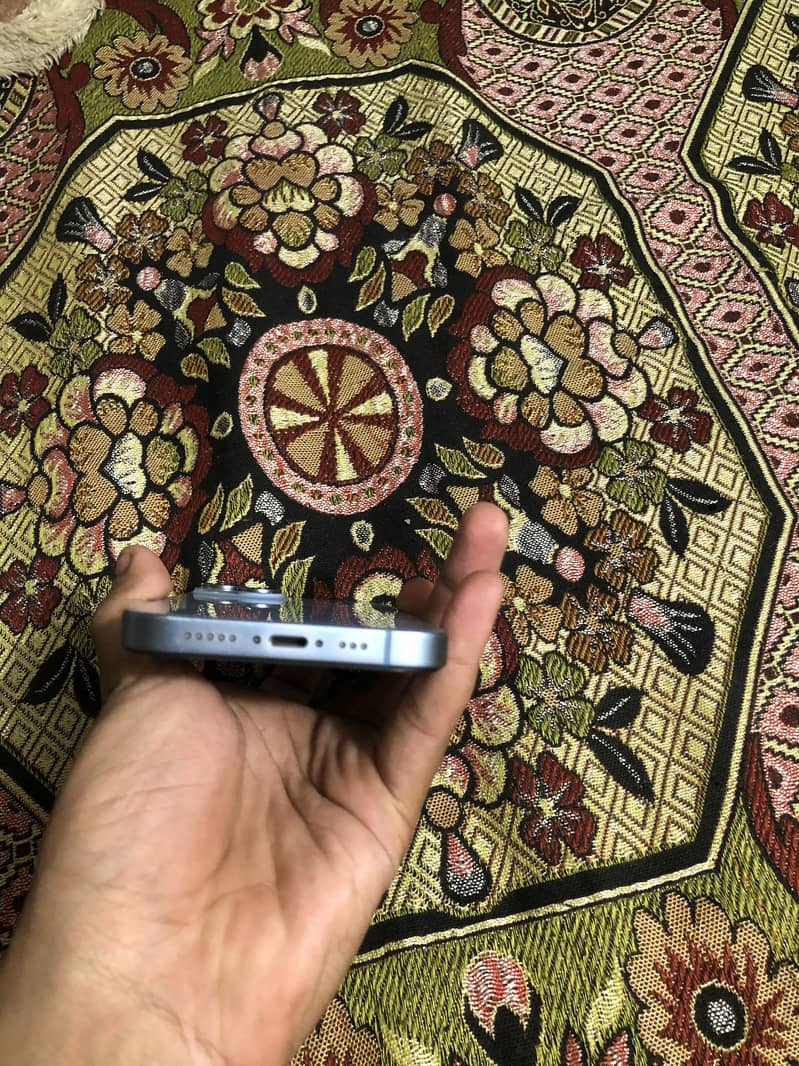 Apple iPhone 14 3