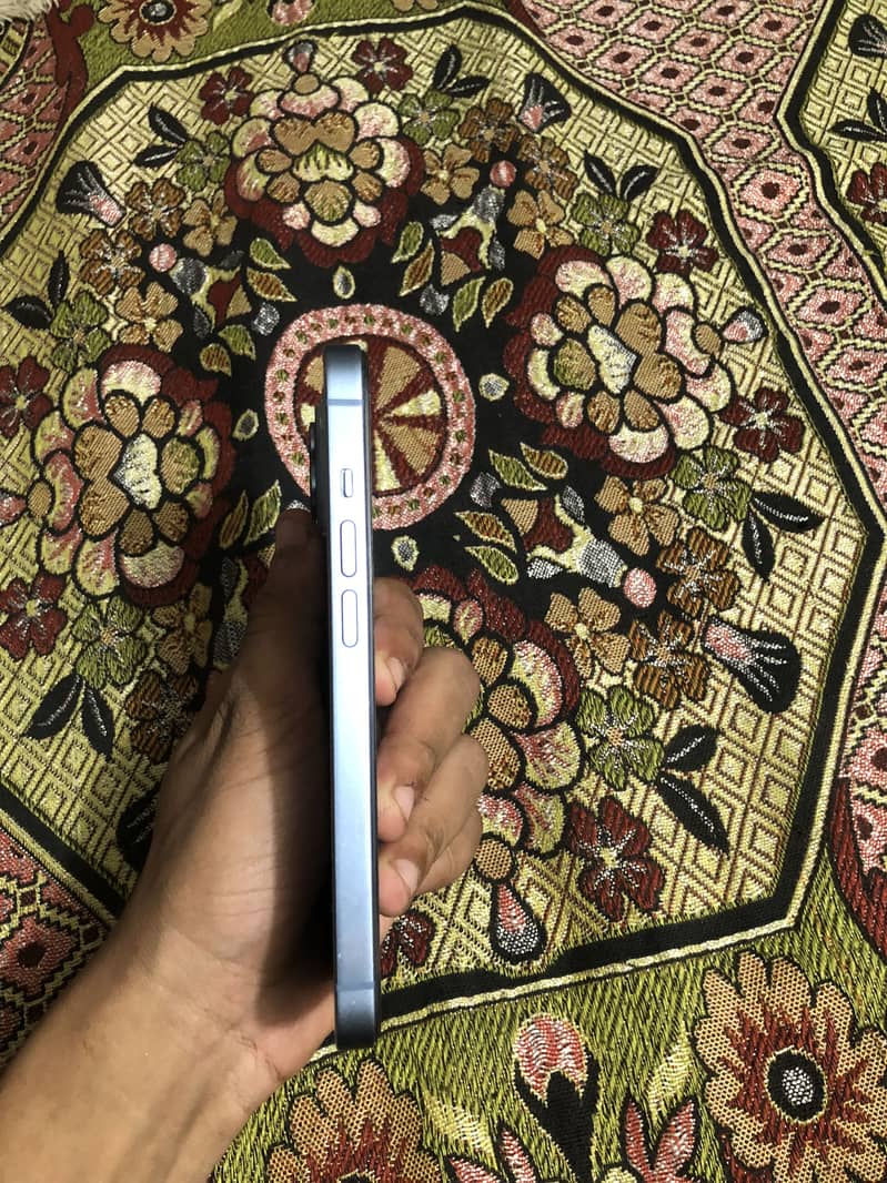 Apple iPhone 14 4