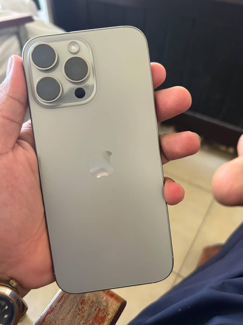 Apple iPhone 16 Pro Max 5