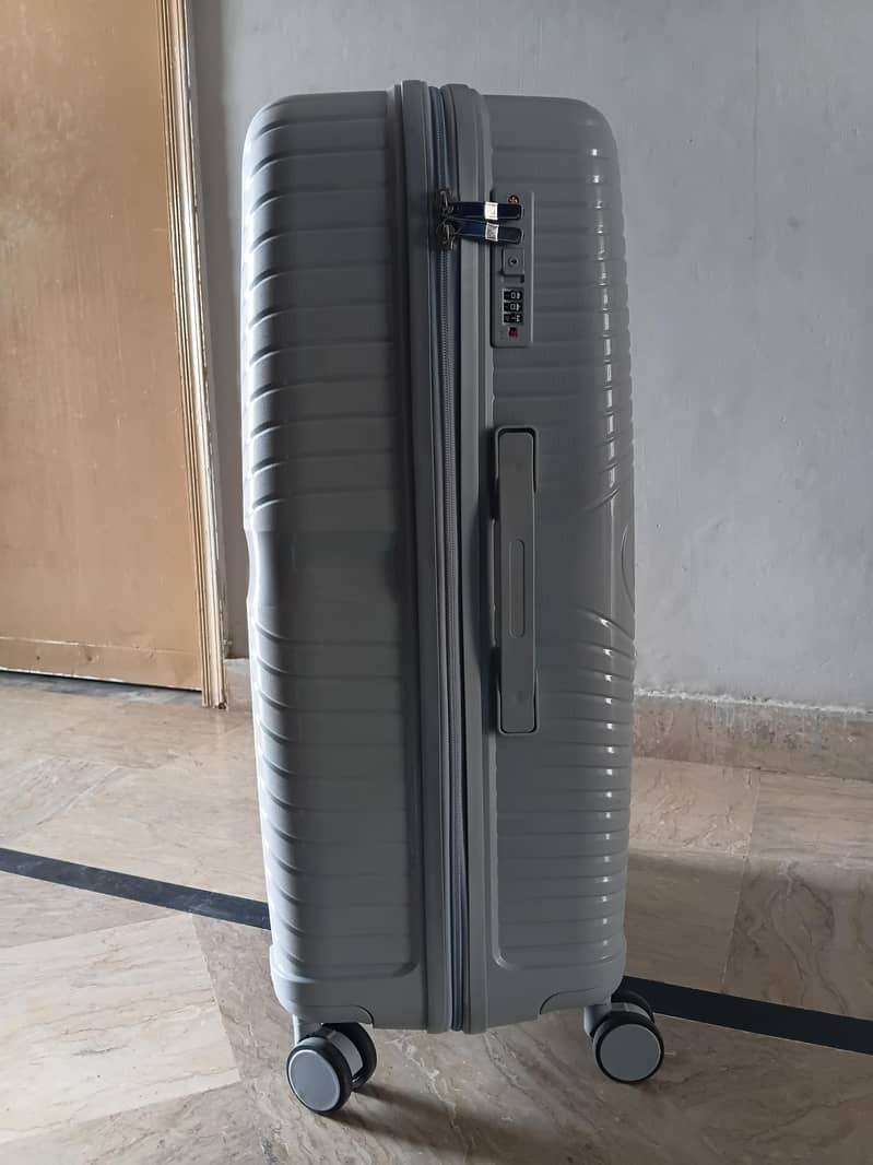 Suit case pair 1