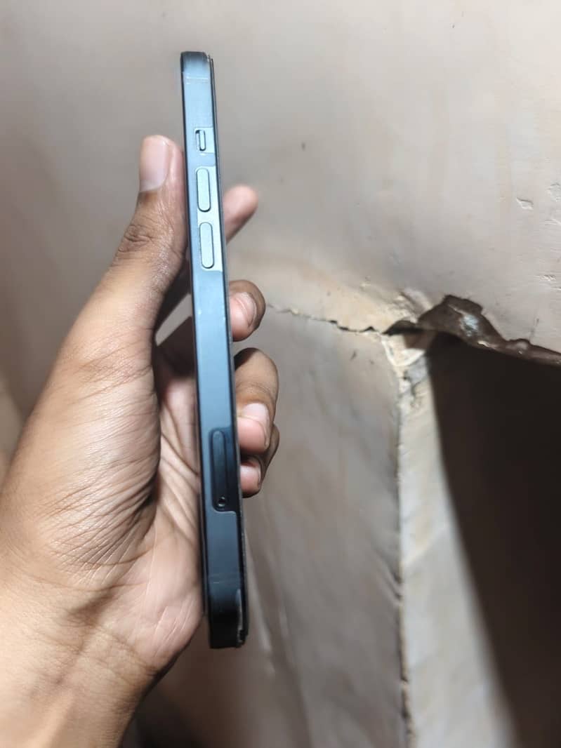 Apple iPhone 13 5